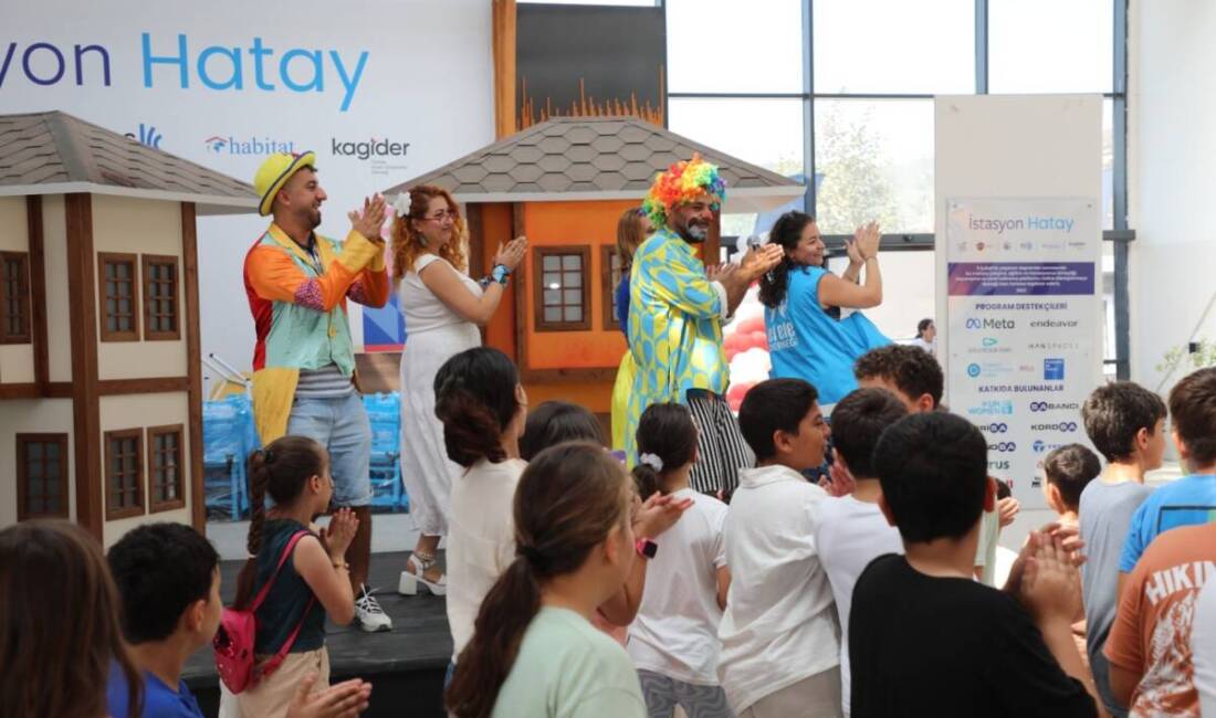HBB’den miniklere renkli şenlik: Hatay’da yüzler güldü Hatay Büyükşehir Belediyesi (HBB), deprem sonrası çocukların sosyal uyumunu ve