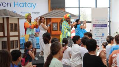 Hatay Büyükşehir Belediyesi (HBB), deprem sonrası çocukların sosyal uyumunu ve