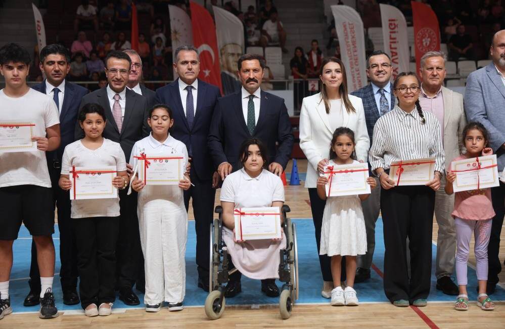 Depremin yaralarını sarmak ve ebeveyn kaybı yaşayan çocuklara umut olmak