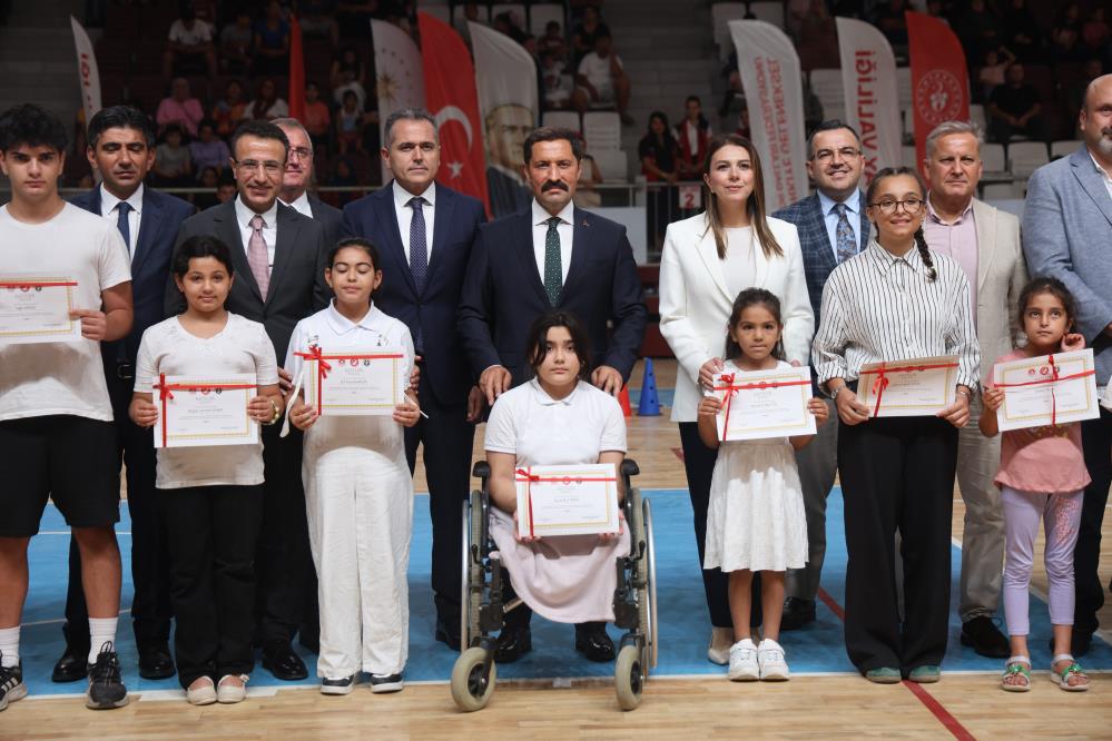 Depremin yaralarını sarmak ve ebeveyn kaybı yaşayan çocuklara umut olmak