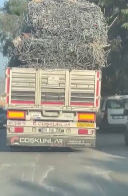 Antakya’nın Akasya Mahallesi’nde meydana gelen olay, vatandaşları adeta korkuttu. 06