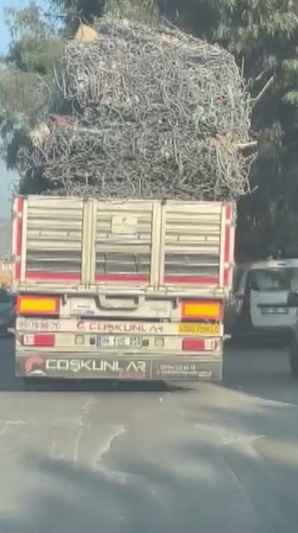 Antakya’nın Akasya Mahallesi’nde meydana gelen olay, vatandaşları adeta korkuttu. 06