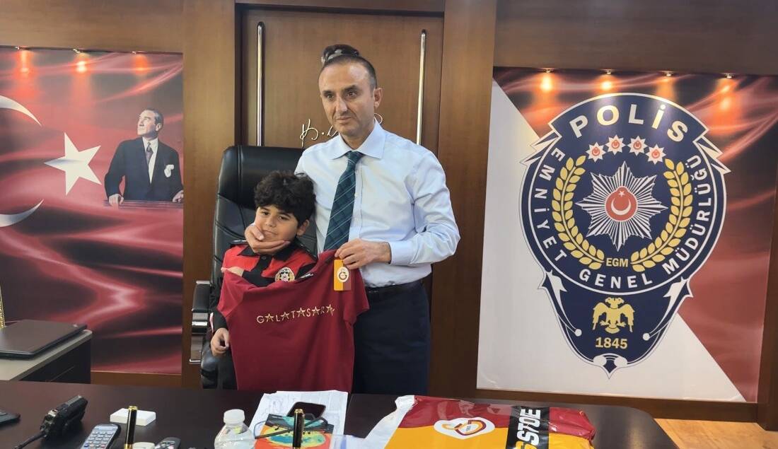 Hayali polis olmak olan Fırat’a özel kutlama Hatay’ın İskenderun ilçesinde polis ekipleri, kas hastası 9 yaşındaki Fırat