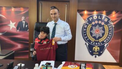 Hatay’ın İskenderun ilçesinde polis ekipleri, kas hastası 9 yaşındaki Fırat