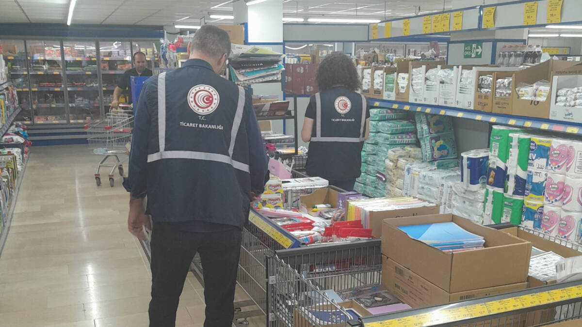 2025-2026 eğitim-öğretim yılı yaklaşırken, öğrenciler ve veliler kırtasiye alışverişine yoğun