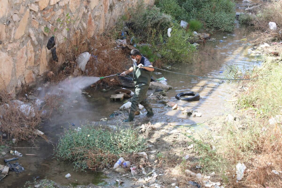 HBB, Kırıkhan’da sivrisinek ve haşere sorununa karşı yoğun ilaçlama yaparak
