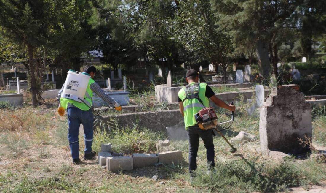 Hatay Büyükşehir Belediyesi (HBB), il genelindeki mezarlıklarda yürüttüğü bakım ve