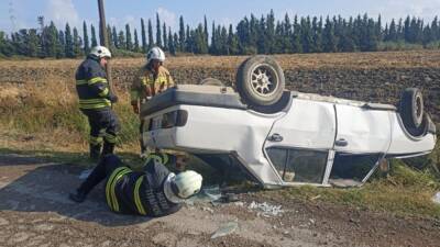 Arsuz’da kontrolden çıkan otomobil takla attı, 2 kişi yaralandı. Hatay’ın