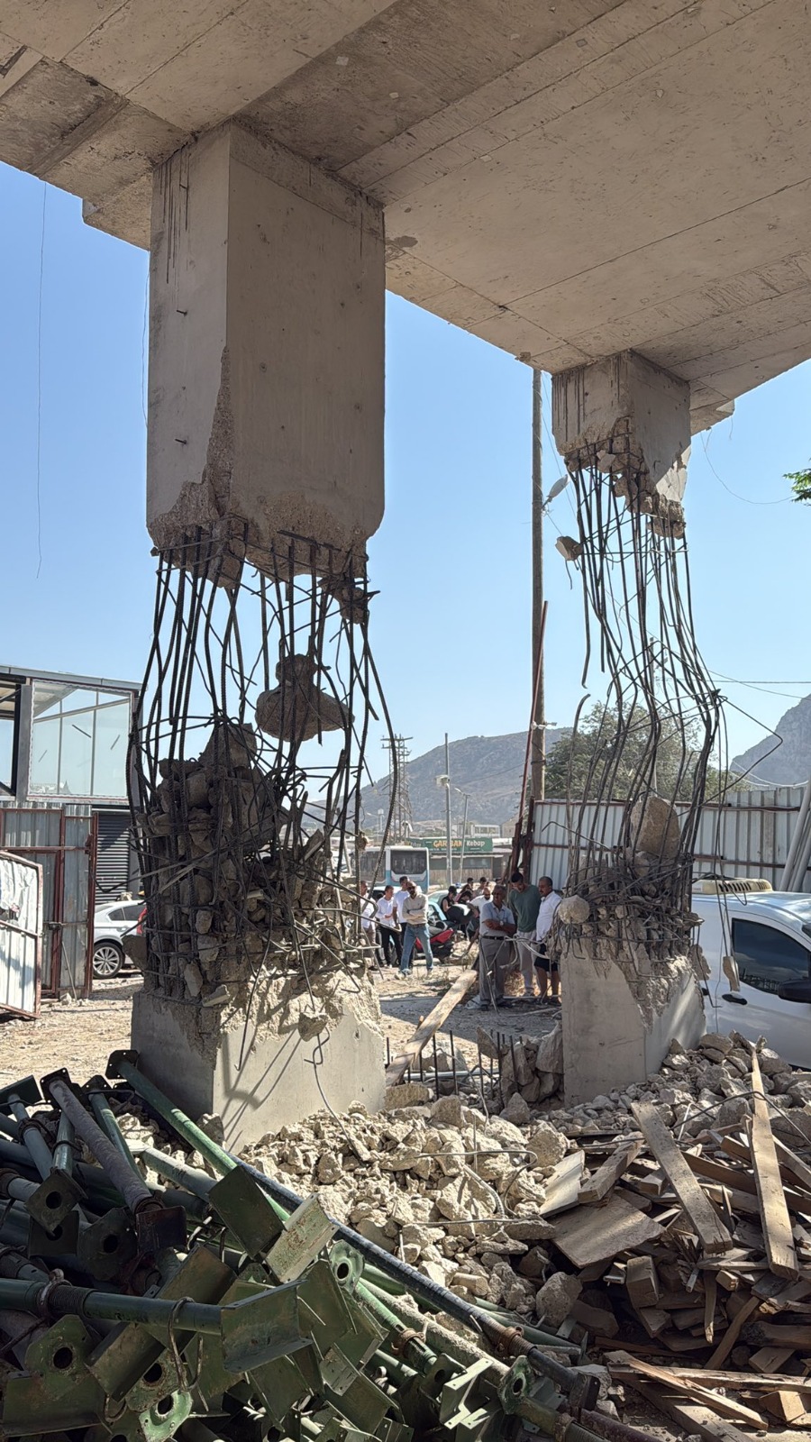 Hatay Antakya’da, Güneyler Kuyumculuk Tic. Ltd. Şti.’ye ait, İstiklal Caddesi’nde
