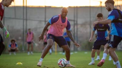 Hatayspor’un golcü oyuncusu Carlos Strandberg, yaşadığı sakatlık nedeniyle sahalardan uzak