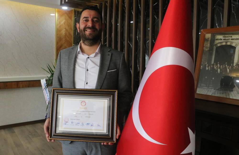 Samandağ Belediye Başkanı Emrah Karaçay, CHP’li meclis üyesinin kendisine küfretmesi