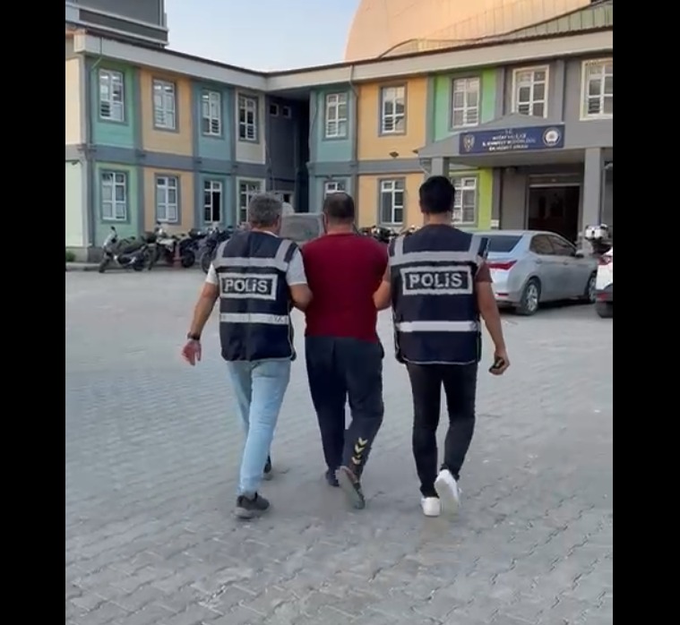 Hatay Emniyet Müdürlüğü ekipleri, aranan şahısları yakalamaya yönelik operasyon kapsamında,