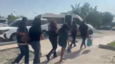 Hatay’ın Dörtyol ilçesinde polis ekiplerinin spa ve masaj salonuna düzenlediği