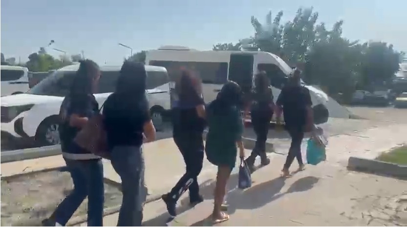 Hatay’ın Dörtyol ilçesinde polis ekiplerinin spa ve masaj salonuna düzenlediği