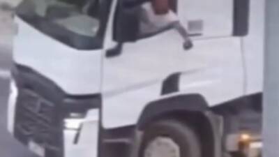 Hatay, 6 Şubat depremlerinin ardından yaralarını sarmaya çalışırken, Antakya-Samandağ yolunda