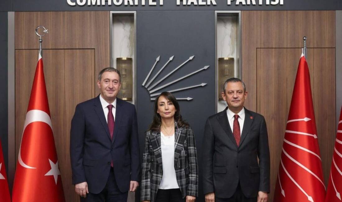 DEM Parti Eş Genel Başkanları Tülay Hatimoğulları ve Tuncer Bakırhan,