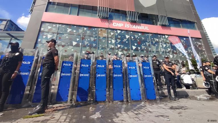 Cumhuriyet Halk Partisi’nde (CHP) İstanbul İl Kongresi sonrası başlayan tartışmalar,