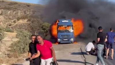 Hatay’ın Belen ilçesi Topboğazı mevkiinde seyir halinde olan bir tır,