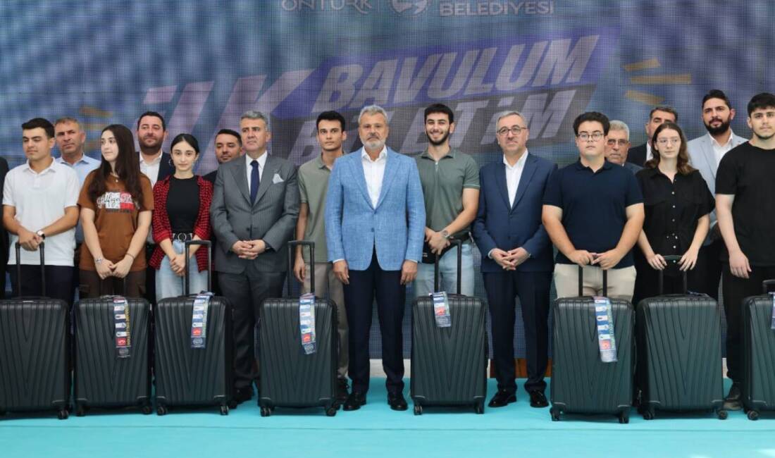 Başkan Öntürk: Gençlerimiz Hatay’ın kültür elçisi olacak Hatay Büyükşehir Belediye Başkanı Mehmet Öntürk, üniversiteye başlayan gençlere yönelik
