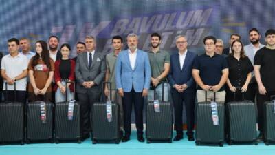 Hatay Büyükşehir Belediye Başkanı Mehmet Öntürk, üniversiteye başlayan gençlere yönelik