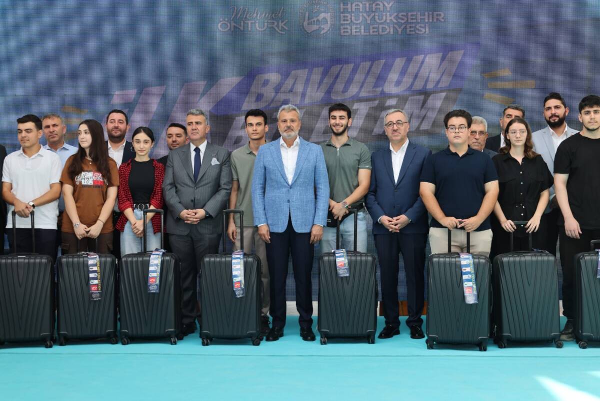 Hatay Büyükşehir Belediye Başkanı Mehmet Öntürk, üniversiteye başlayan gençlere yönelik