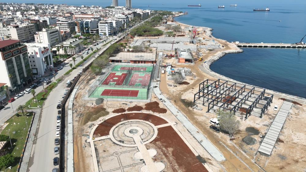 İskenderun Sahiline Yeni Soluk Hatay’da 2023’te yaşanan asrın felaketinde İskenderun sahilinde 80 santimetreye varan