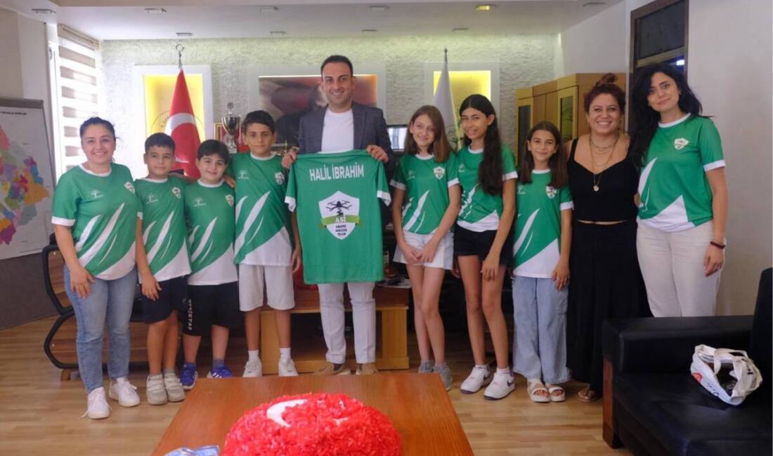 Defne Belediyesi, gençlerin bilim, teknoloji ve spora olan ilgisini bir