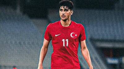 Hatayspor altyapısında futbola başlayan ve kariyerine Bodrumspor’da devam eden 22