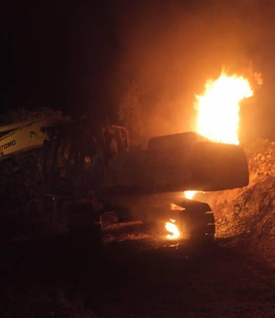Hatay’ın Belen ilçesinde park halindeki bir iş makinesinde yangın çıktı.