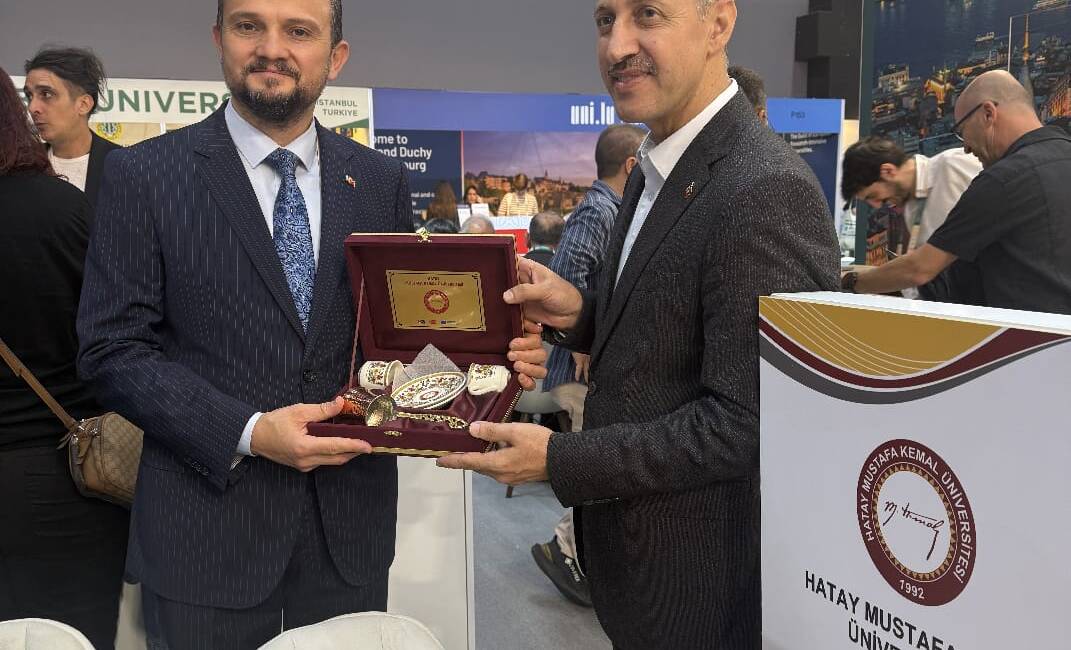 Hatay Mustafa Kemal Üniversitesi EAIE 2025 Konferansı’nda Hatay Mustafa Kemal Üniversitesi, İsveç’in Göteborg kentinde gerçekleştirilen Avrupa Uluslararası