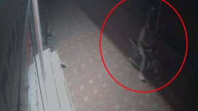 Hatay’ın Payas ilçesinde apartman önünde park halinde bulunan motosikletin, hırsız