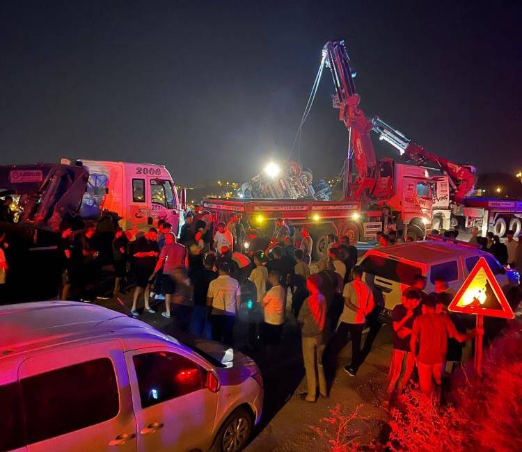 Antakya Narlıca Mahallesi’nde gece saatlerinde meydana gelen kazada, frenleri patlayan