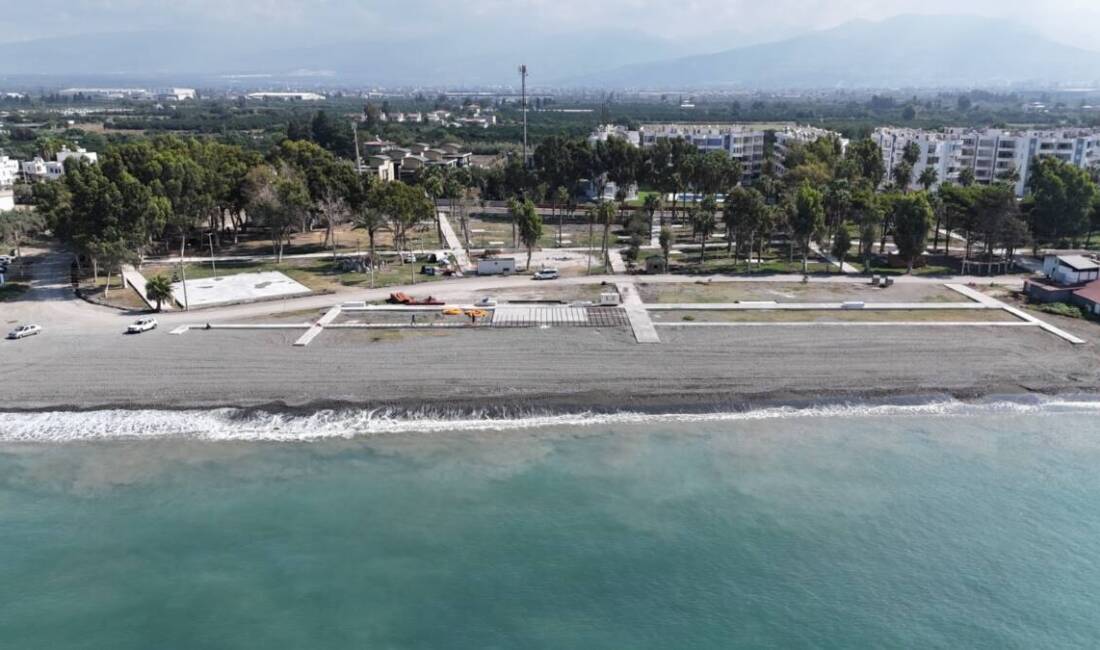 Hatay Büyükşehir Belediyesi (HBB), Dörtyol sahilinde başlattığı “Plaj ve Park”