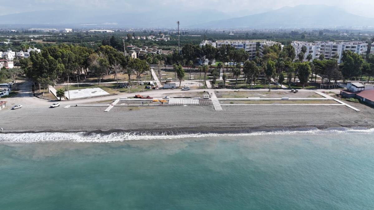 Hatay Büyükşehir Belediyesi (HBB), Dörtyol sahilinde başlattığı “Plaj ve Park”