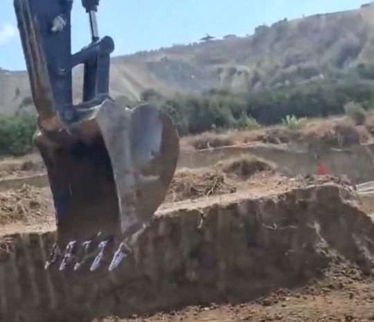 Yaralar sarılmıyor: Samandağ’da toprak istilası devam ediyor Hatay Samandağ’daki deprem sonrası başlatılan konut projeleri, bölge halkının büyük