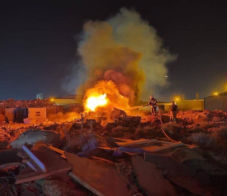 Hatay’ın Antakya ilçesinde hurdalık alanda çıkan yangın, itfaiyenin hızlı müdahalesi