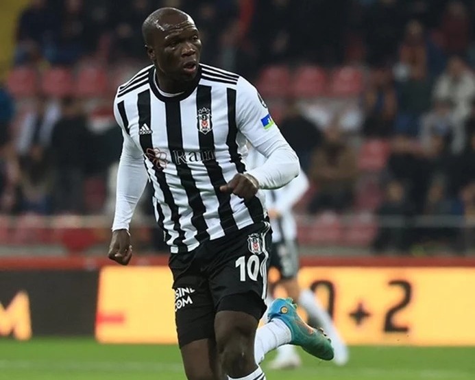 Bir dönem Beşiktaş formasıyla Türk futboluna damga vuran Kamerunlu golcü