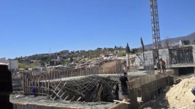 Hatay’ın Kırıkhan ilçesinde beton dökümü sırasında tablanın çökmesi sonucu göçük