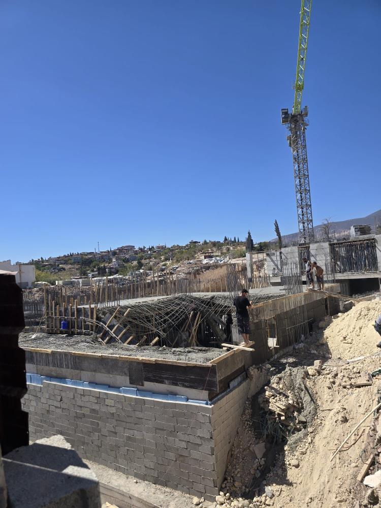 Hatay’ın Kırıkhan ilçesinde beton dökümü sırasında tablanın çökmesi sonucu göçük