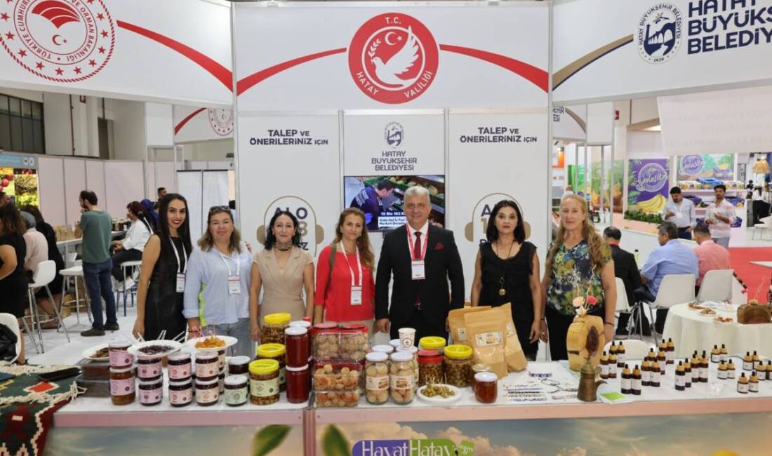 Hatay Valiliği ve HBB, tarım projelerini İzmir’de vitrine çıkardı Hatay Büyükşehir Belediyesi ve Hatay Valiliği, tarımdan kadın kooperatiflerine uzanan