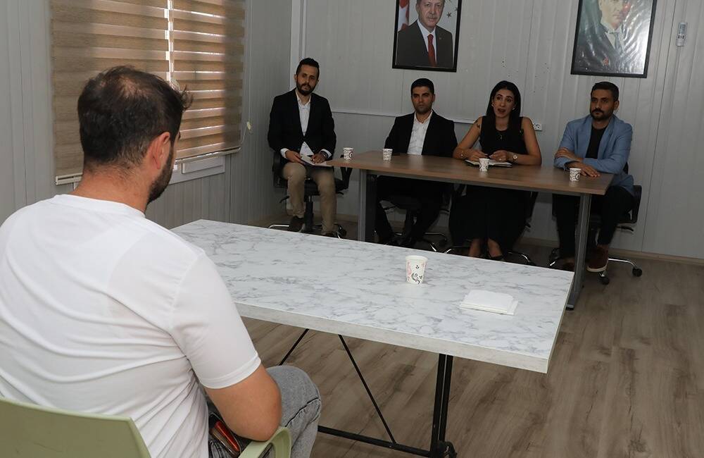 HAKİM ile Hatay’da 700 Kişiye İş Kapısı Açıldı Hatay Büyükşehir Belediyesi (HBB) tarafından yürütülen Hatay Kariyer ve İstihdam