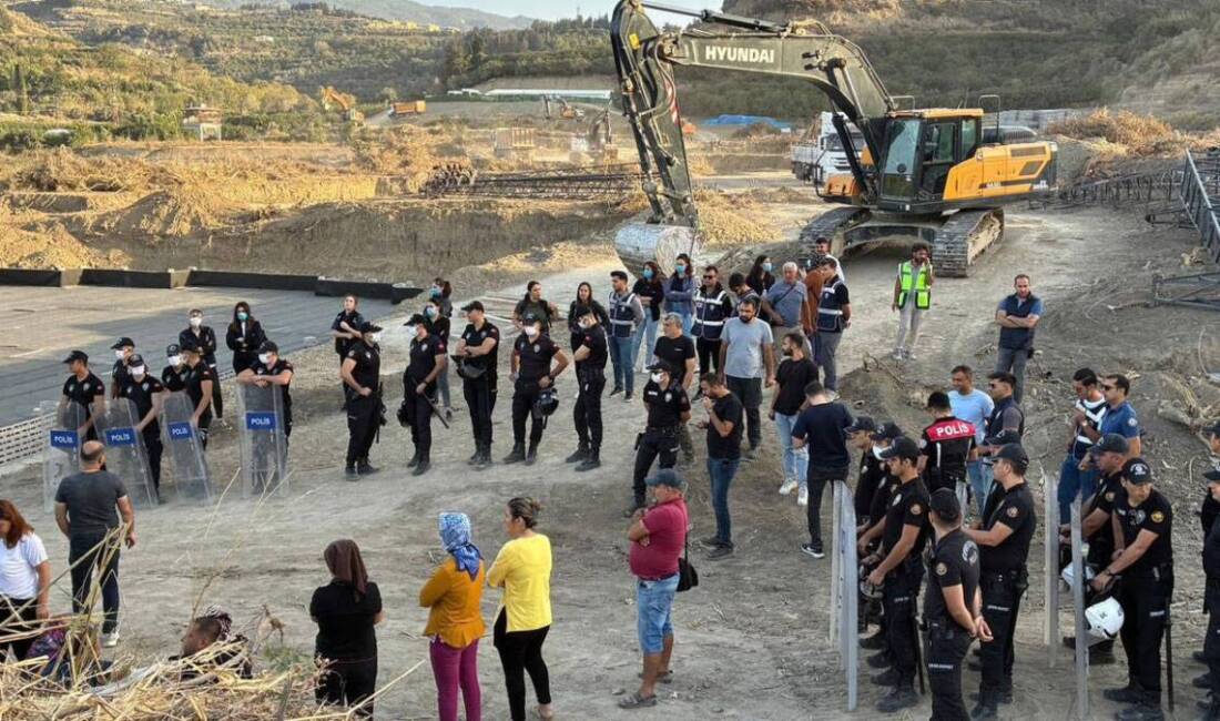 Hatay’ın Samandağ ilçesinde mandalina bahçeleri için başlatılan nöbet, sabah saatlerinde