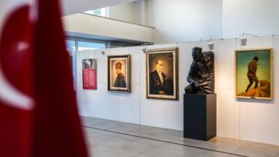 Anadolu Sergileri’nin “Aşina Yüzler” seçkisinde Türkiye İş Bankası Sanat Eserleri