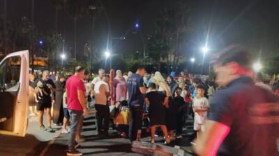 İskenderun ilçesi Hürriyet Mahallesi’ndeki Millet Parkı’nda oyun oynayan bir çocuk,