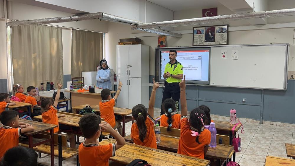 Hatay Trafik Şube’den Miniklere Eğitim Hatay İl Emniyet Müdürlüğü Trafik Şube Müdürlüğü ekipleri, çocuklara trafik