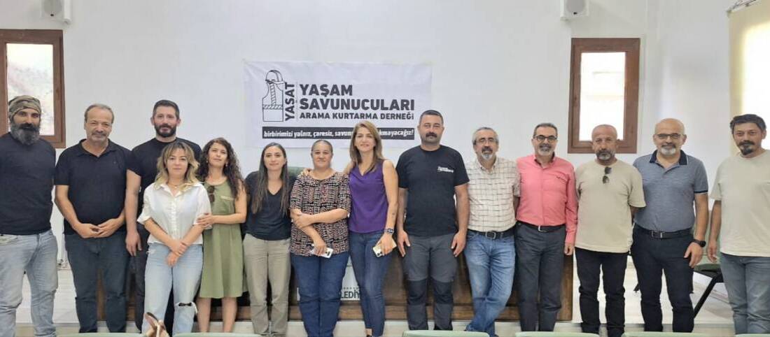 Yaşam Savunucuları Derneği’nden Hatay’da Yeni Başlangıç Hatay’ın Defne ilçesinde düzenlenen basın toplantısında, Yaşam Savunucuları Arama Kurtarma