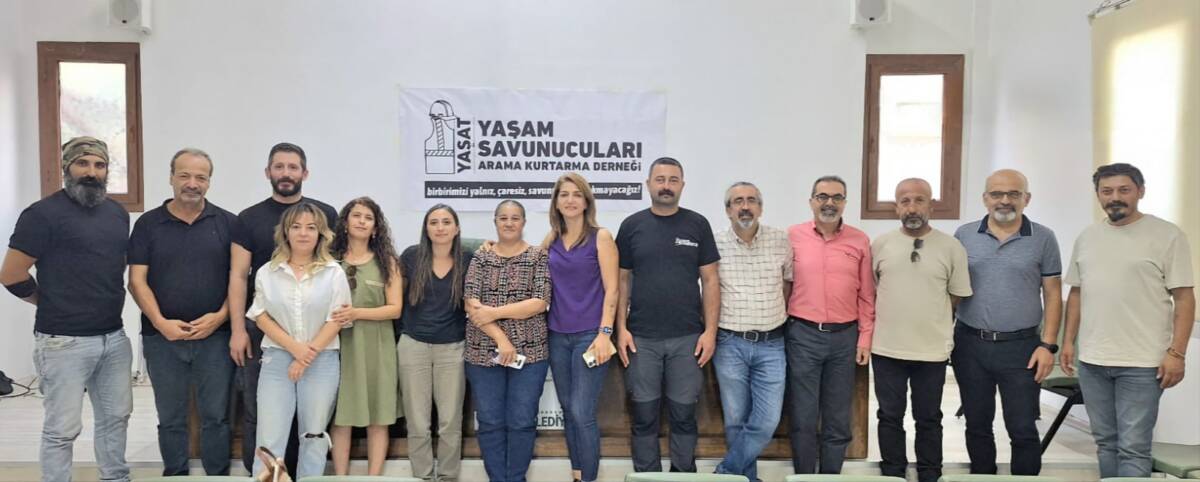 Hatay’ın Defne ilçesinde düzenlenen basın toplantısında, Yaşam Savunucuları Arama Kurtarma