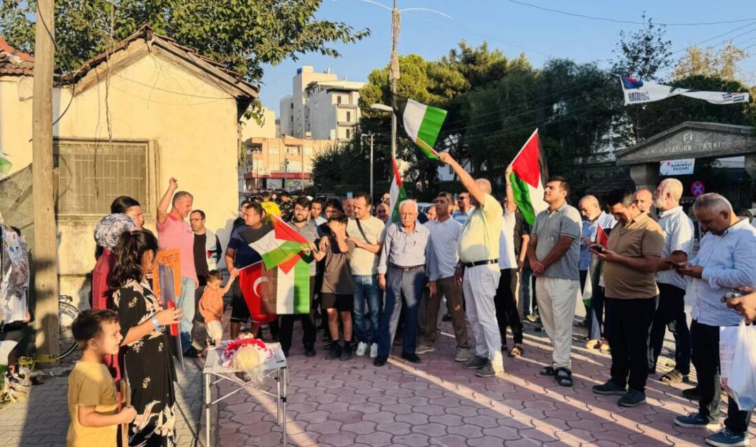 Vatandaşlar Sumud Filosu’na Destek İçin Meydanda Hatay’ın Dörtyol ilçesinde, İsrail’in Gazze ablukasını kırmak amacıyla yola çıkan