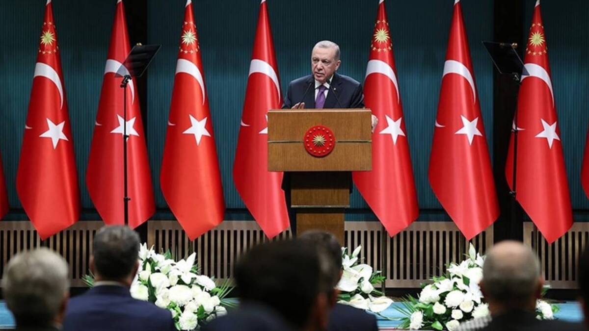 Cumhurbaşkanlığı Kabinesi, bugün Cumhurbaşkanı Recep Tayyip Erdoğan başkanlığında toplanıyor. Gündemin
