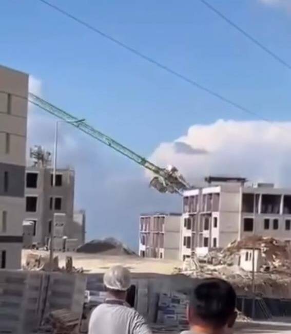 Hatay’ın İskenderun ilçesi Cebike Mahallesi’nde devam eden temel açma çalışmaları